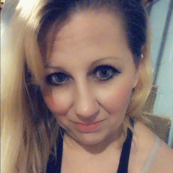 Meet your Posher, Lisa - Picture 1 of 4